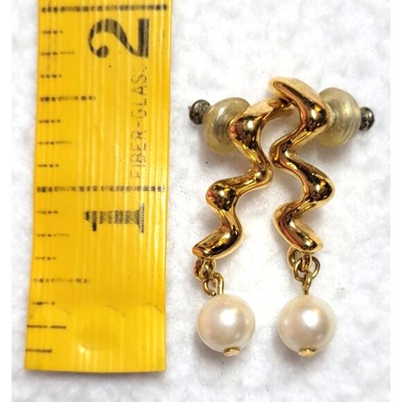 Vintage Napier Gold Zig Zag Faux Pearl Sculptural Modernist Earrings 1.5" - Picture 4 of 5